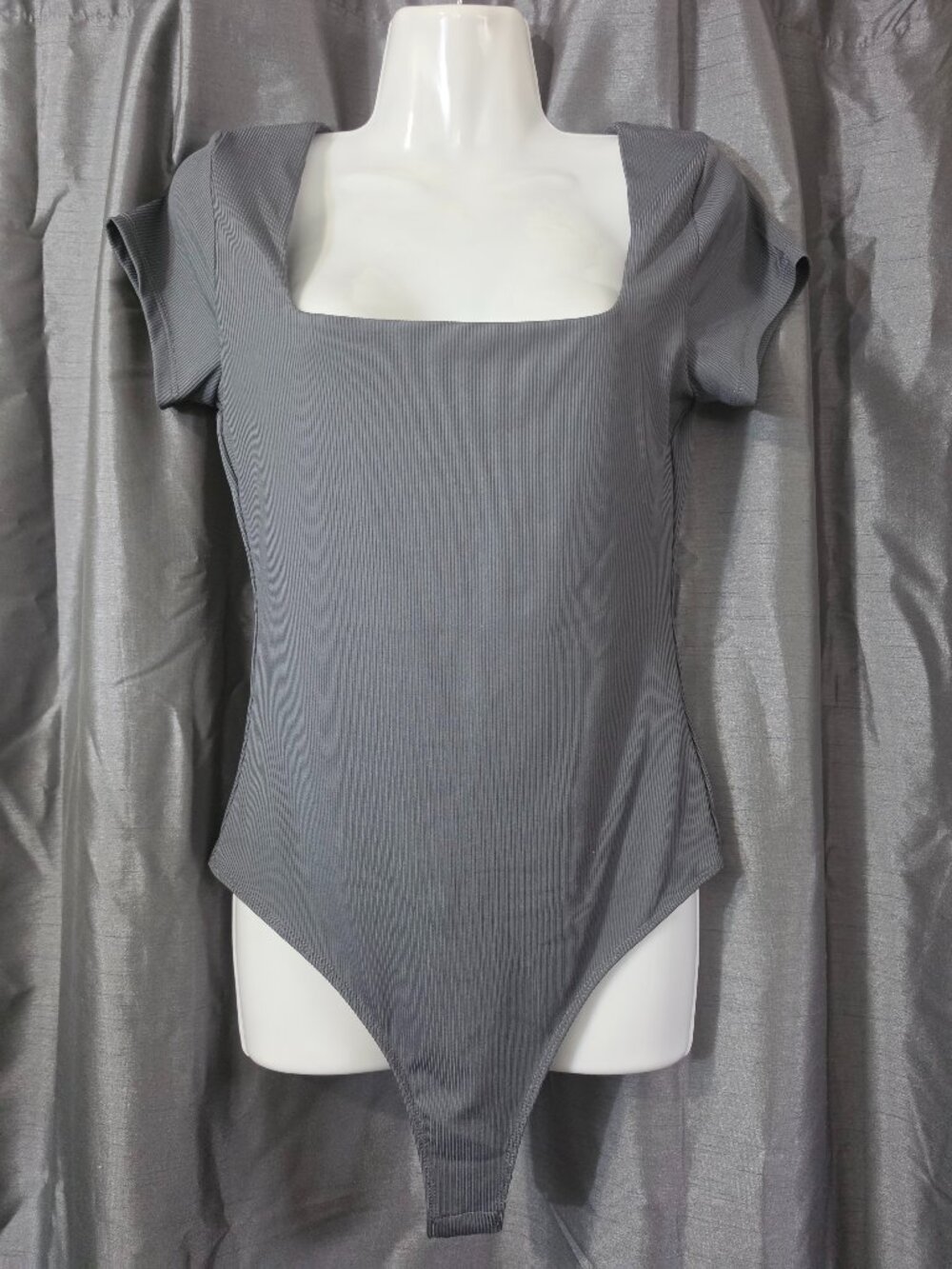 Gray‎ Ribbed Short Sleeve Bodysuit - Size Large